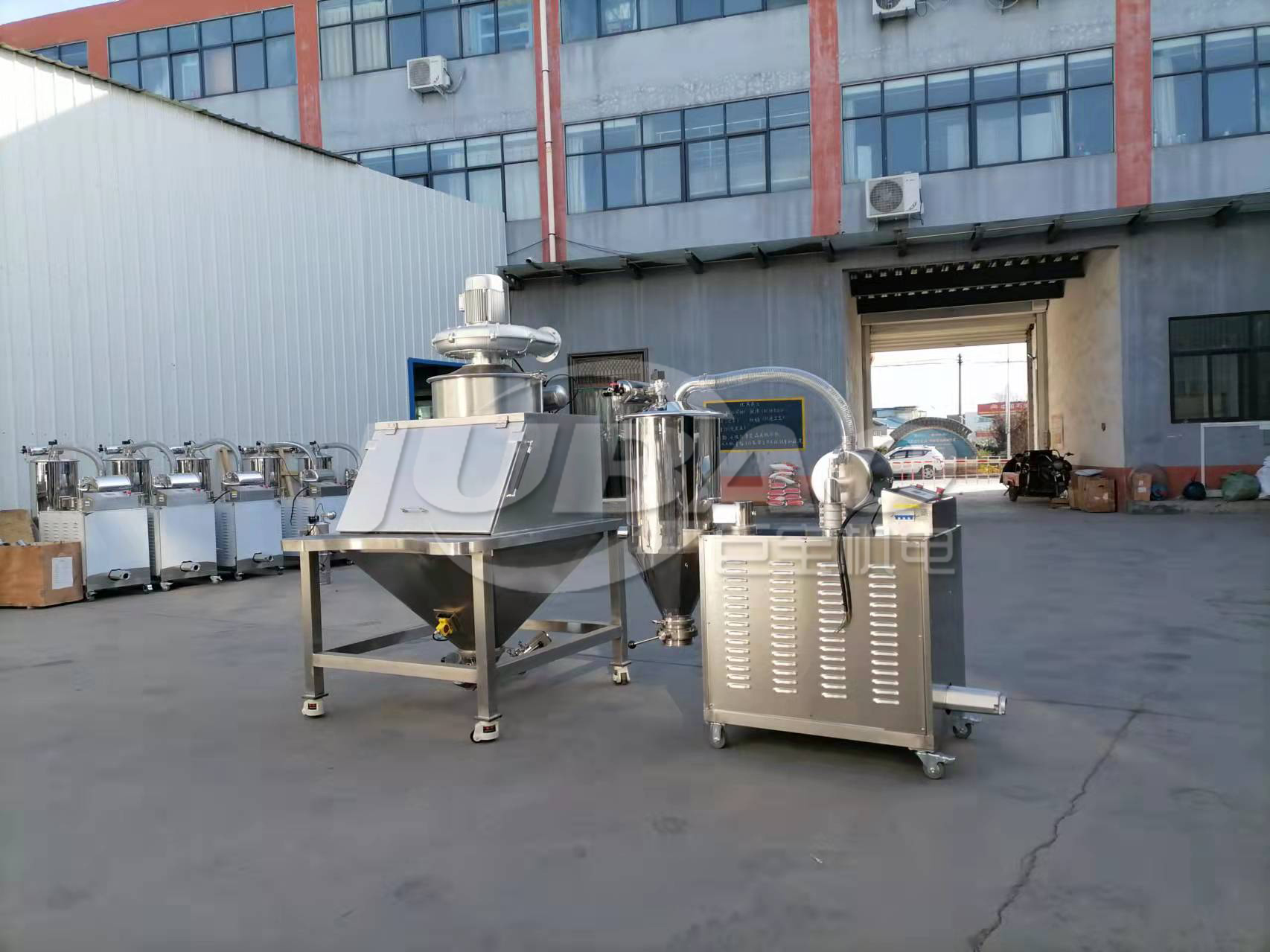 真空上料机如何搭配无尘投料站使用